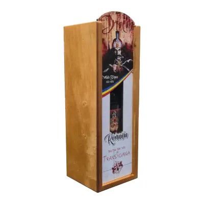 Dracula, romania, cutie din lemn cu sticla de vin mica